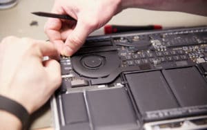 Réparation d'un ordinateur iMac par un expert Apple